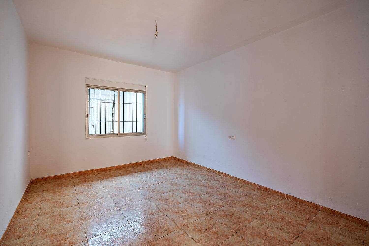 11 soveværelse Finca/Landehus til salg i Cortes de Baza med garage - € 120.000 (Ref: 8928906)