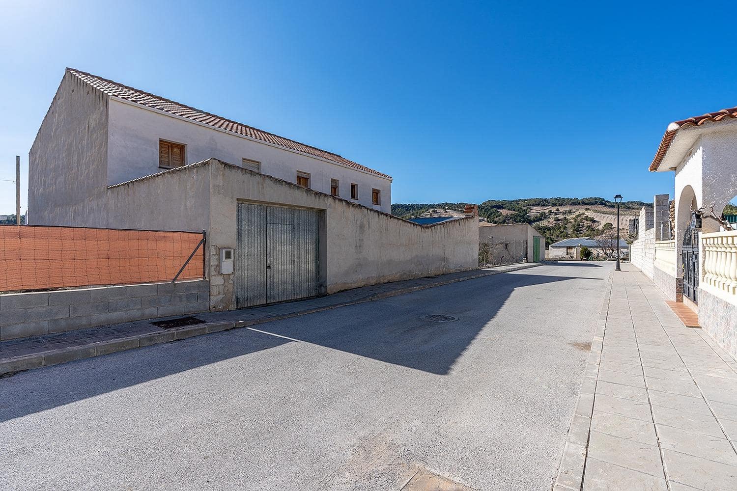 11 soveværelse Finca/Landehus til salg i Cortes de Baza med garage - € 120.000 (Ref: 8928906)