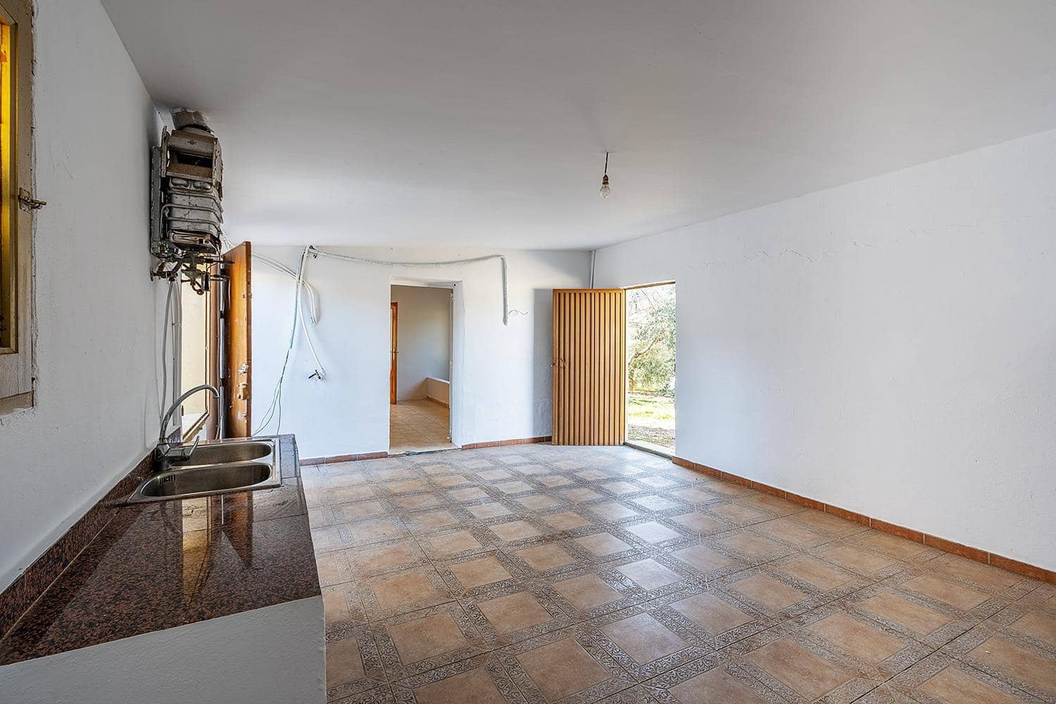 11 soveværelse Finca/Landehus til salg i Cortes de Baza med garage - € 120.000 (Ref: 8928906)