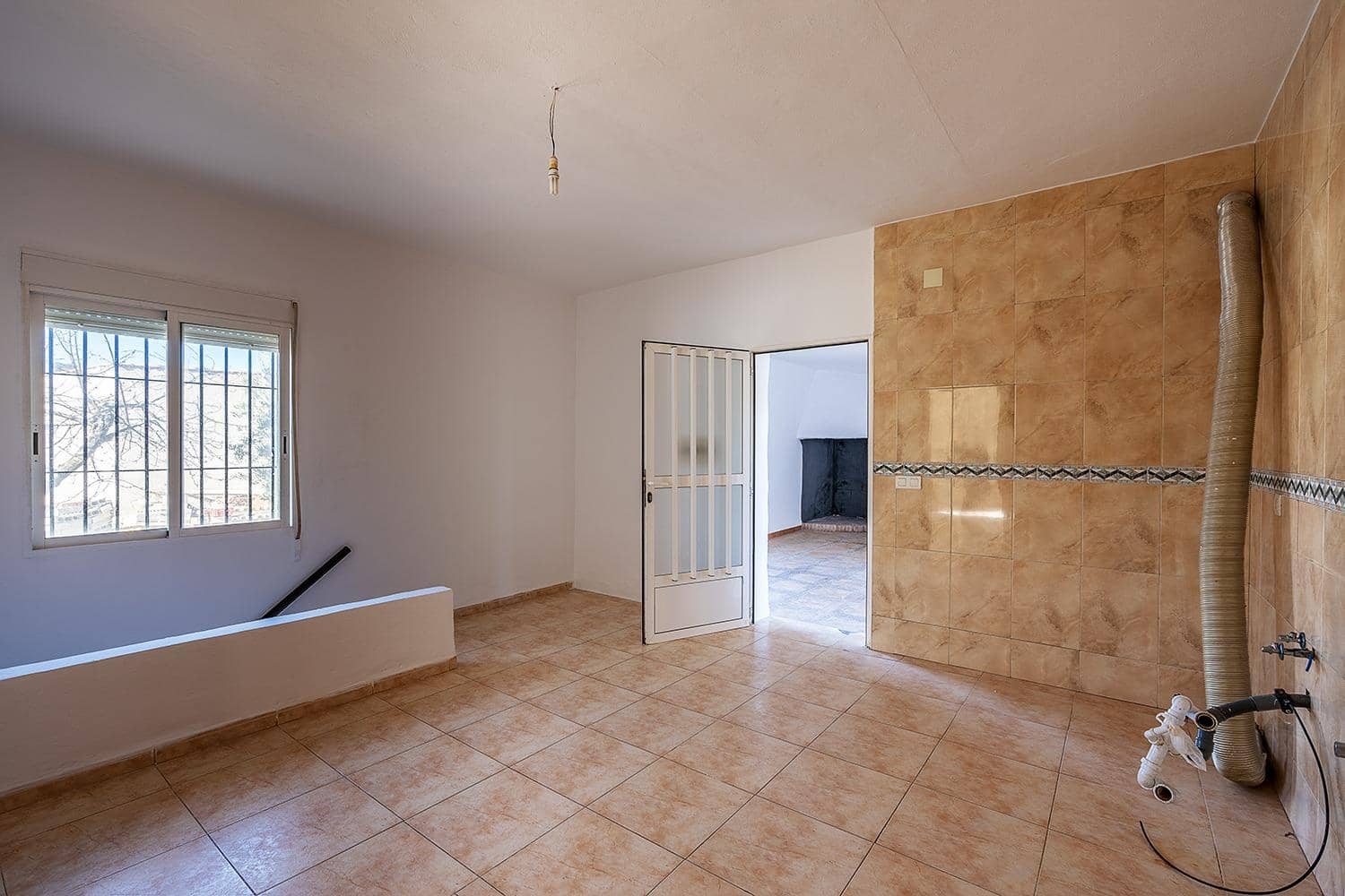 11 soveværelse Finca/Landehus til salg i Cortes de Baza med garage - € 120.000 (Ref: 8928906)