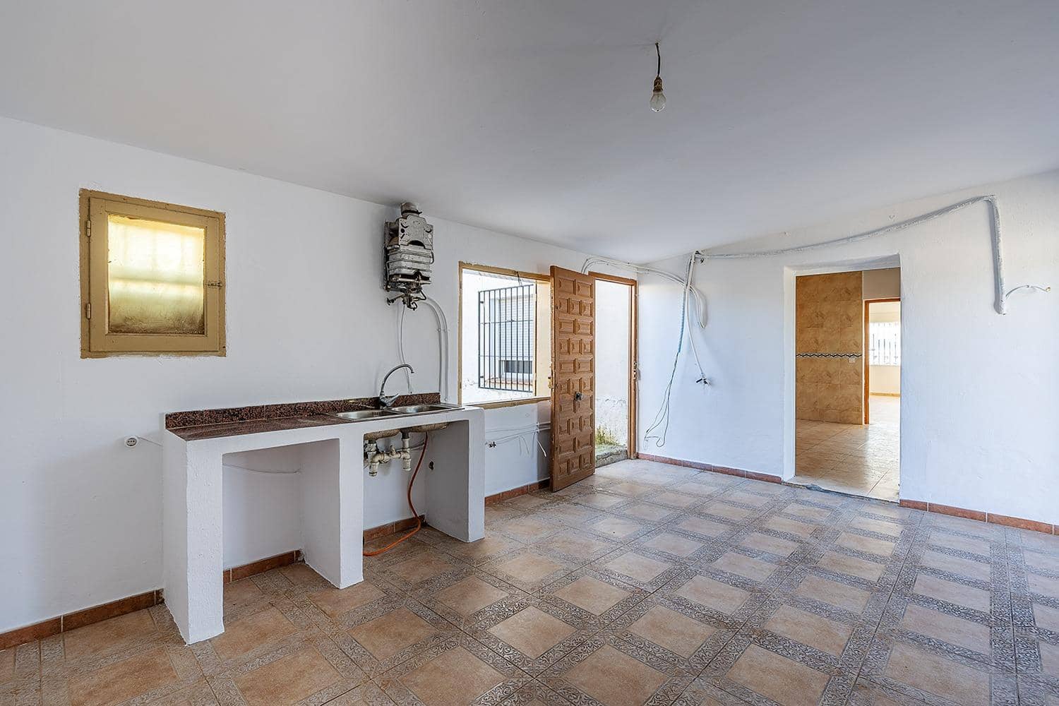 11 soveværelse Finca/Landehus til salg i Cortes de Baza med garage - € 120.000 (Ref: 8928906)