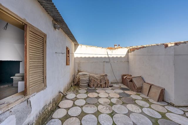 11 soverom Finca/Herregård til salgs i Cortes de Baza med garasje - € 120 000 (Ref: 8928906)