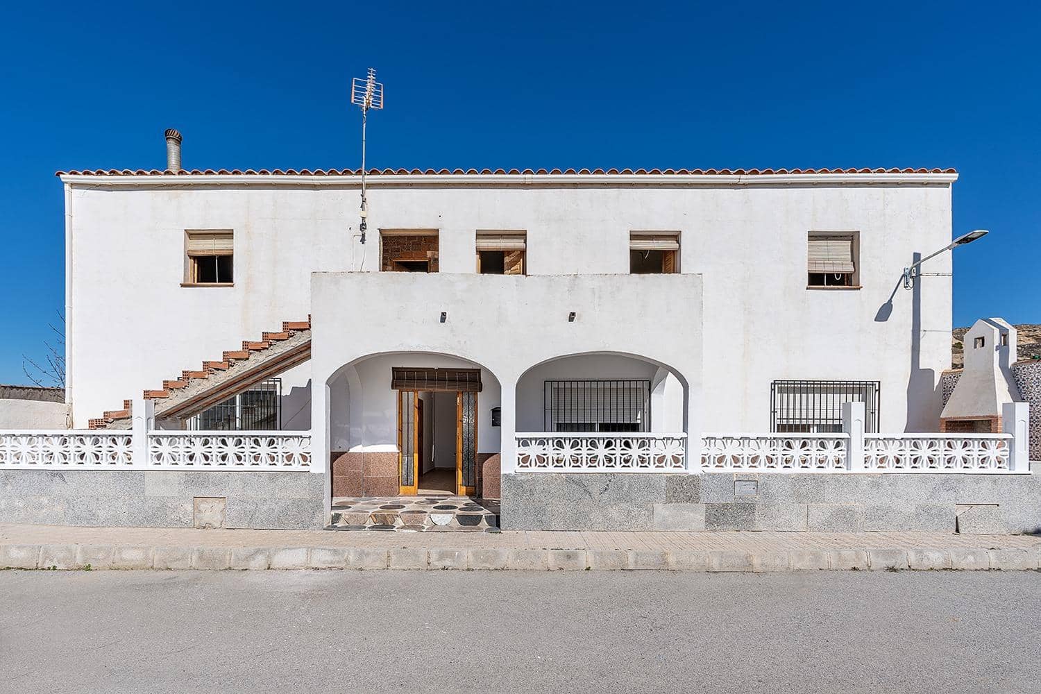 11 soveværelse Finca/Landehus til salg i Cortes de Baza med garage - € 120.000 (Ref: 8928906)