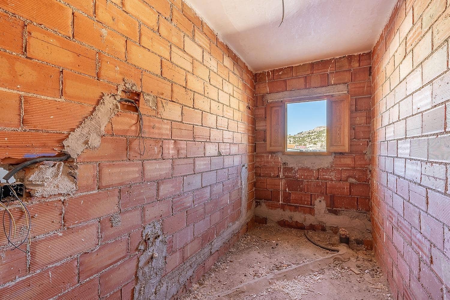 11 soveværelse Finca/Landehus til salg i Cortes de Baza med garage - € 120.000 (Ref: 8928906)