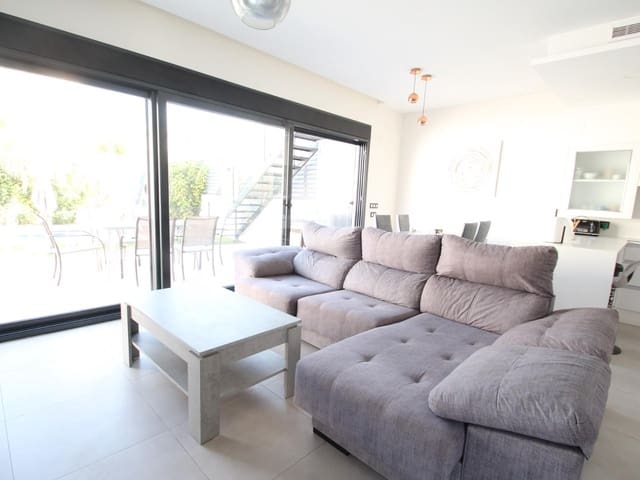 3 bedroom Villa for rent in La Siesta, Torrevieja with pool - € 2,500 (Ref: 8968578)