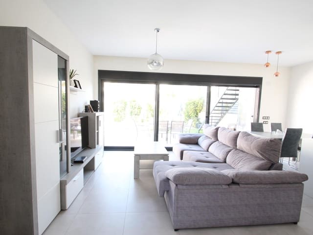 3 bedroom Villa for rent in La Siesta, Torrevieja with pool - € 2,500 (Ref: 8968578)