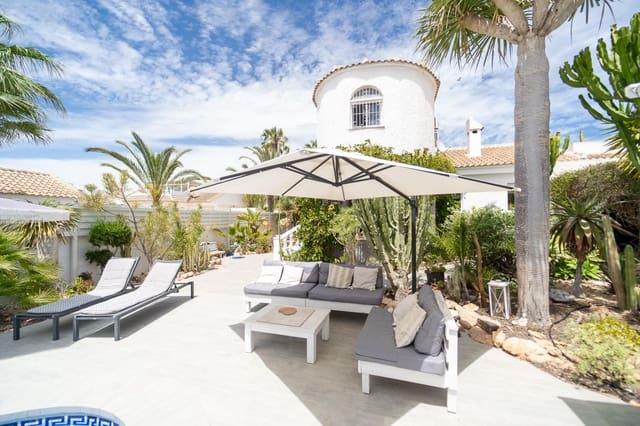 4 chambre Villa/Maison à vendre à La Siesta, Torrevieja avec piscine - 495 000 € (Ref: 8982551)