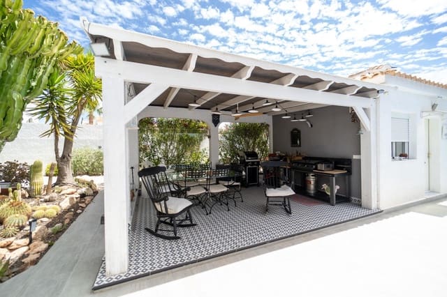 4 chambre Villa/Maison à vendre à La Siesta, Torrevieja avec piscine - 495 000 € (Ref: 8982551)