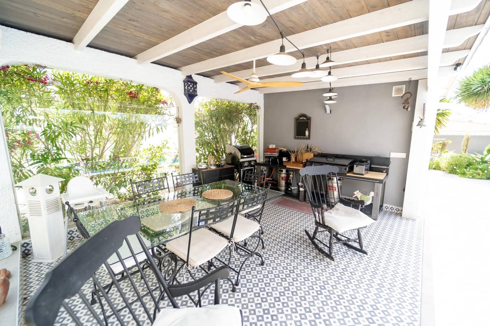 4 soveværelse Villa til salg i La Siesta med swimmingpool - € 495.000 (Ref: 8982551)