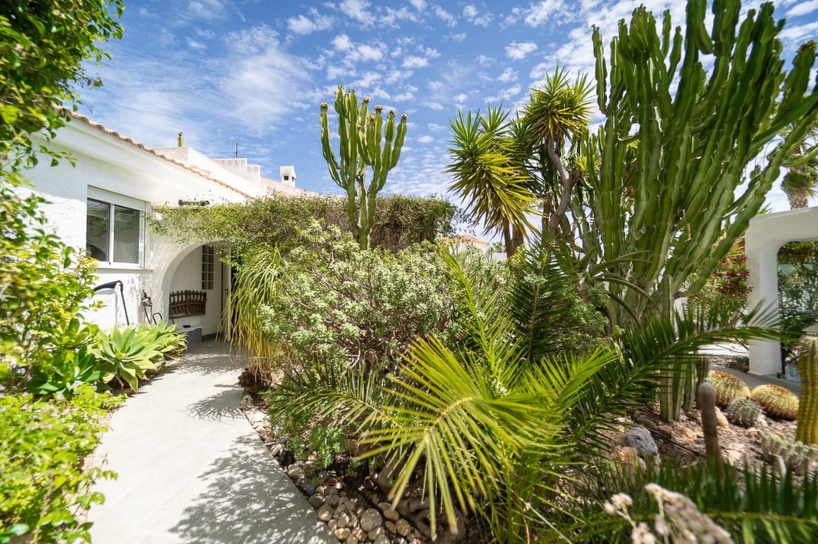 4 soveværelse Villa til salg i La Siesta med swimmingpool - € 495.000 (Ref: 8982551)