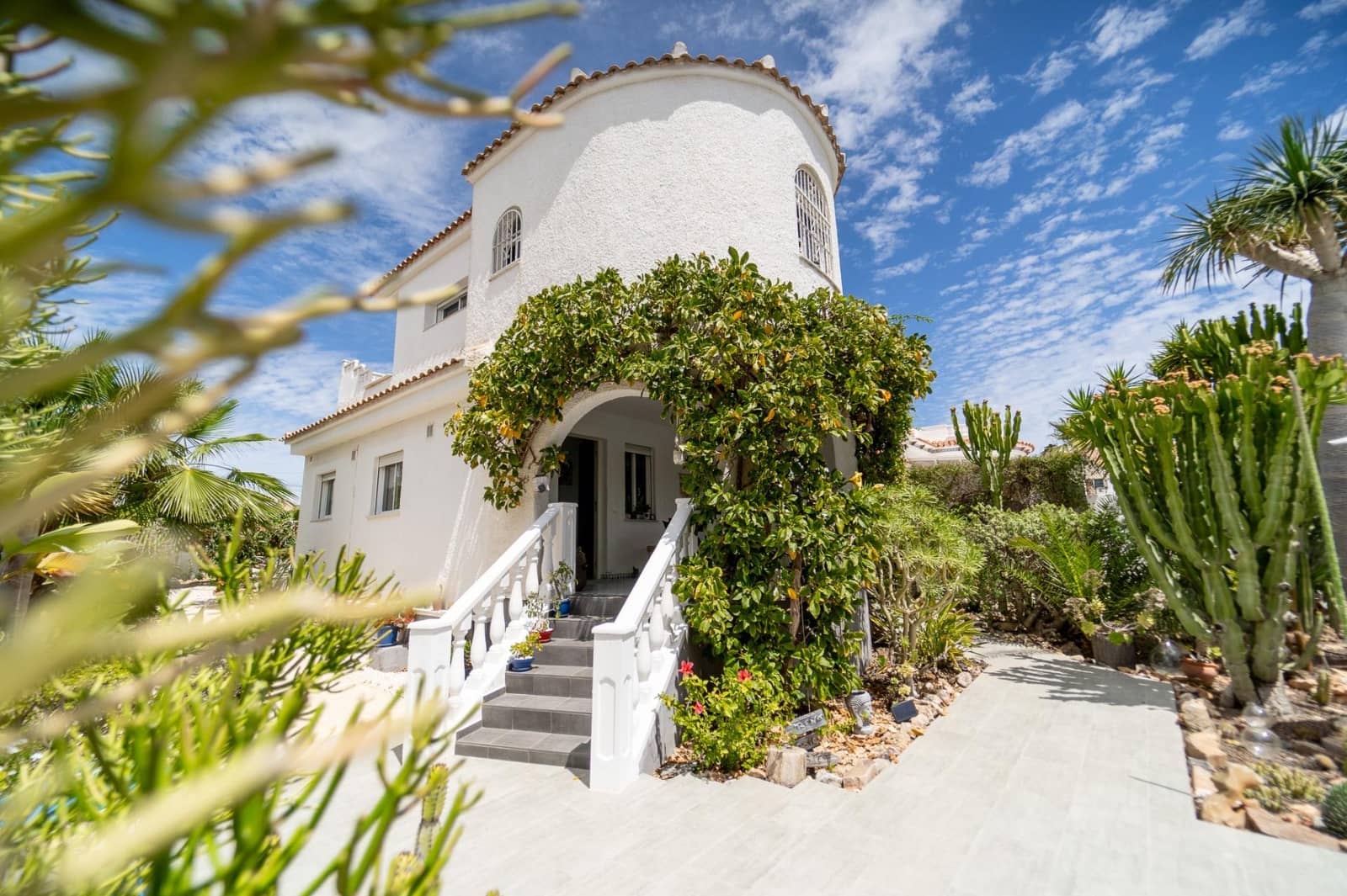 4 soveværelse Villa til salg i La Siesta med swimmingpool - € 495.000 (Ref: 8982551)