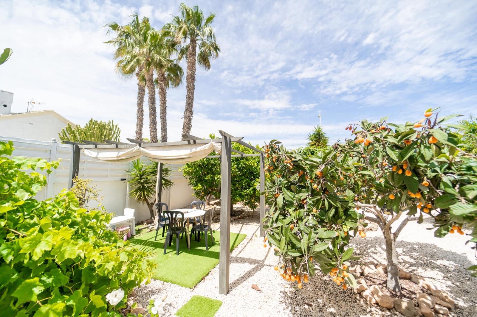 4 soveværelse Villa til salg i La Siesta med swimmingpool - € 495.000 (Ref: 8982551)