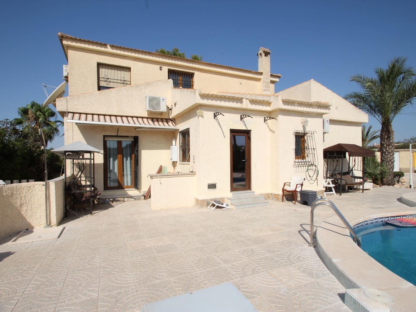 3 soveværelse Villa til salg i San Luis med swimmingpool - € 589.900 (Ref: 9128522)