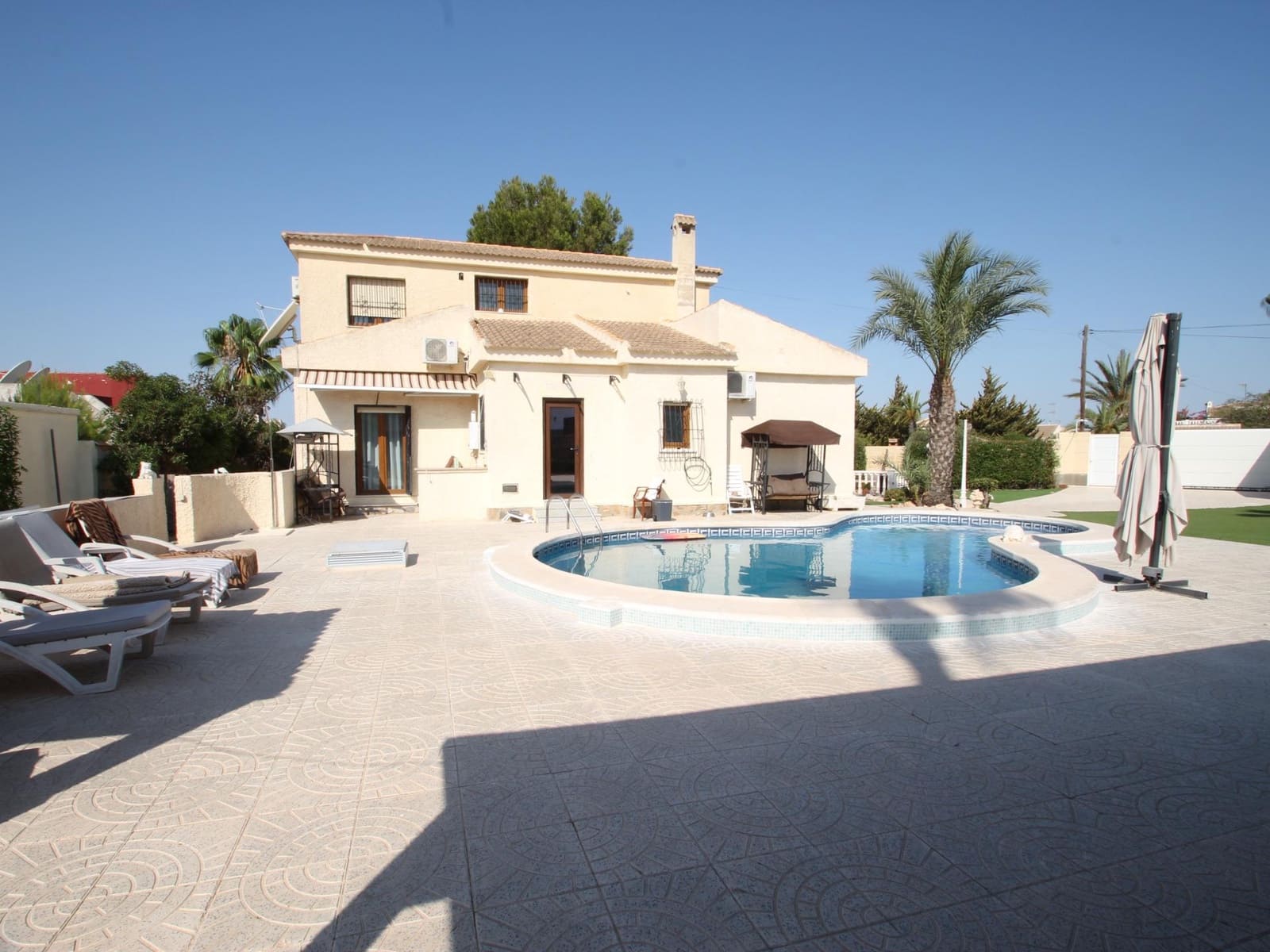 3 soveværelse Villa til salg i San Luis med swimmingpool - € 589.900 (Ref: 9128522)