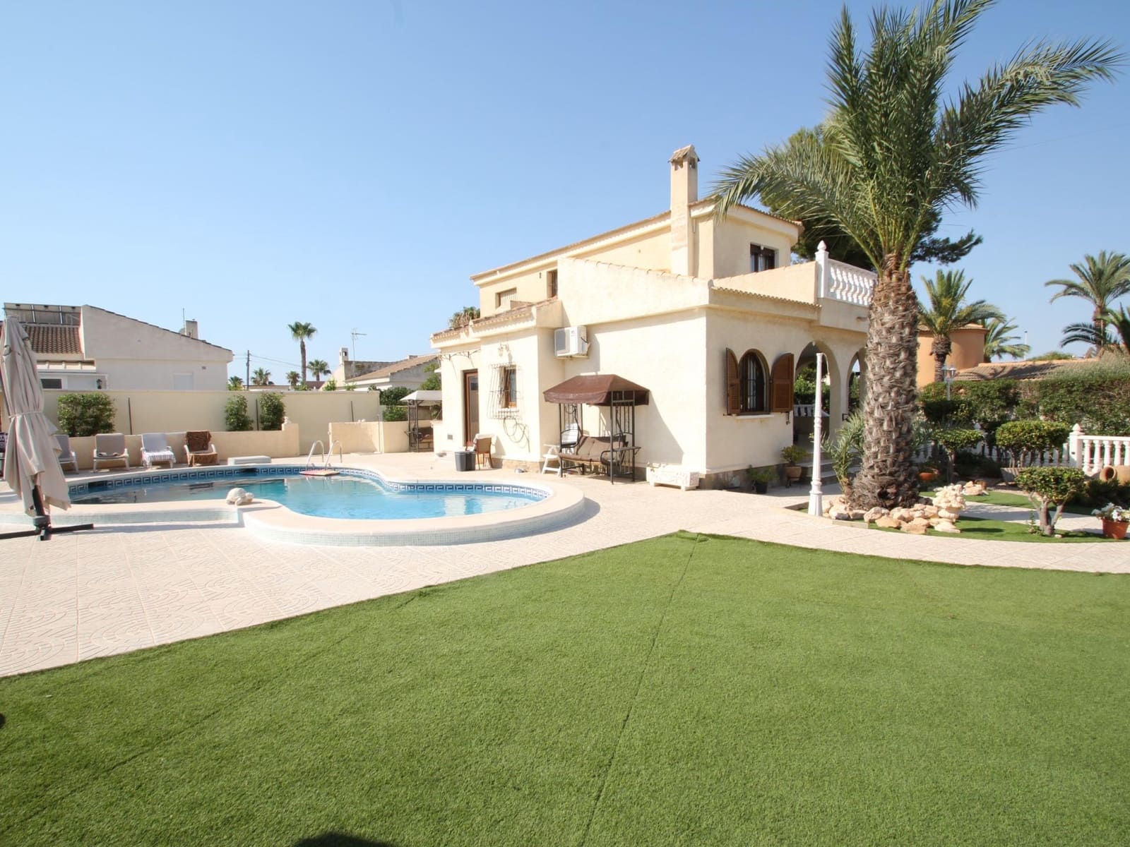 3 soveværelse Villa til salg i San Luis med swimmingpool - € 589.900 (Ref: 9128522)