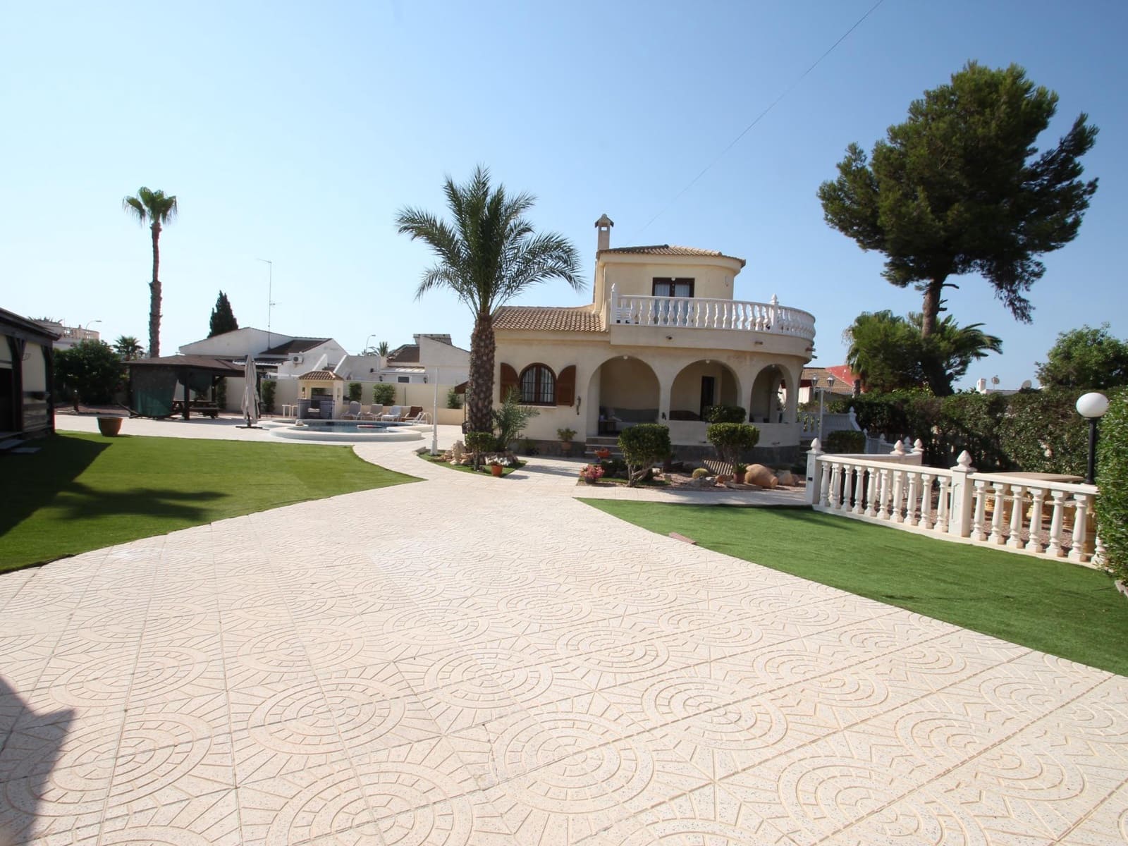 3 soveværelse Villa til salg i San Luis med swimmingpool - € 589.900 (Ref: 9128522)