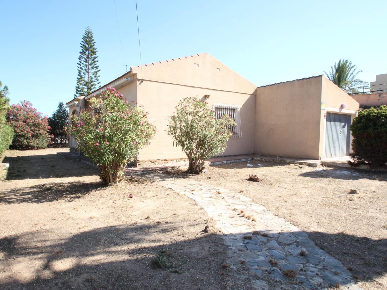 3 makuuhuone Huvila myytävänä paikassa Torrevieja mukana 
autotalli - 299 900 € (Ref: 9330852)