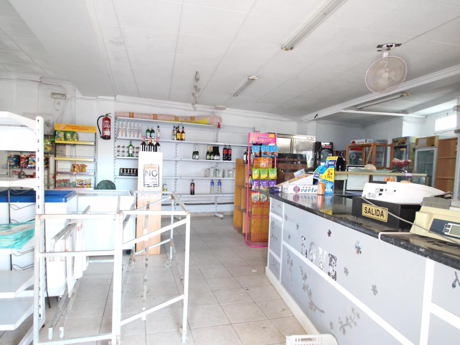 Commercial for sale in Torrevieja - € 129,900 (Ref: 9367390)