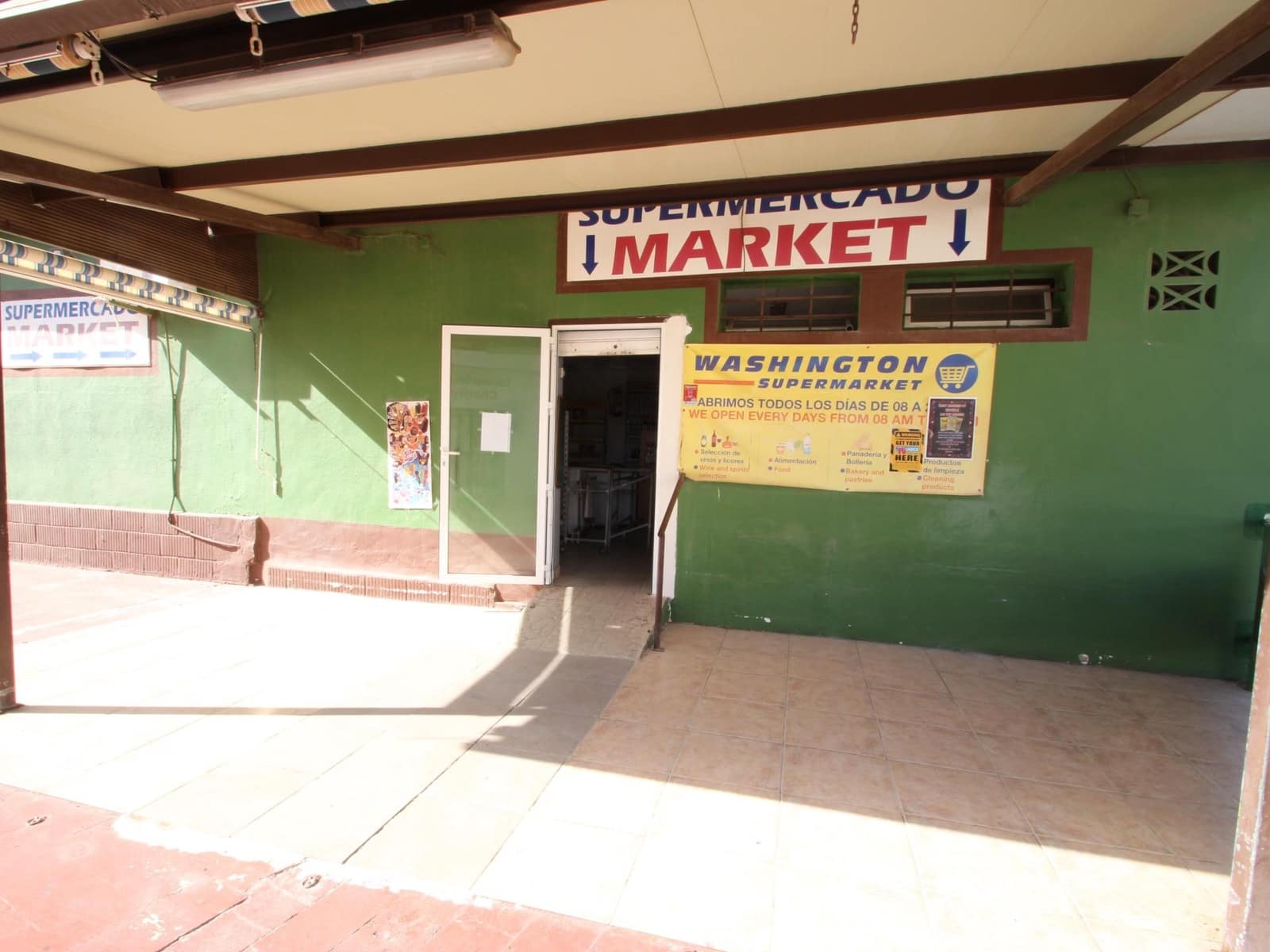 Commercial for sale in Torrevieja - € 129,900 (Ref: 9367390)