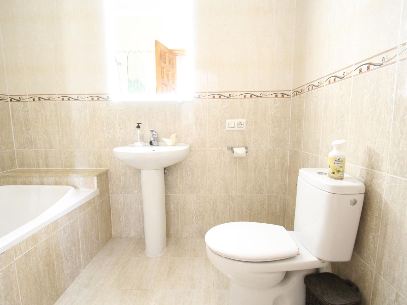 4 camera da letto Villa in vendita in La Siesta con piscina garage - 389.900 € (Rif: 9385487)