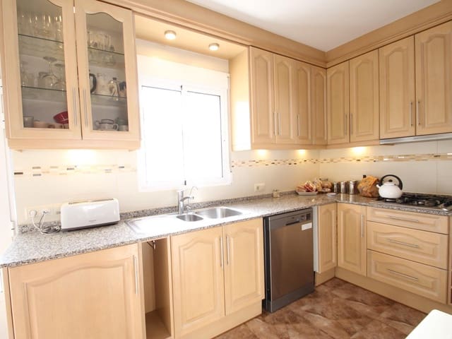 4 soverom Villa til salgs i La Siesta, Torrevieja med svømmebasseng garasje - € 389 900 (Ref: 9385487)