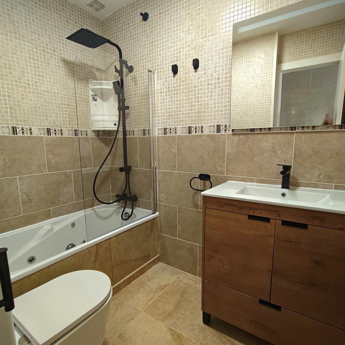 2 bedroom Bungalow for rent in Torrevieja with pool - € 900 (Ref: 9403289)