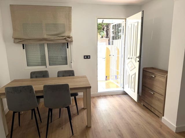 2 soveværelse Bungalow til leje i Torrevieja med swimmingpool - € 900 (Ref: 9403289)