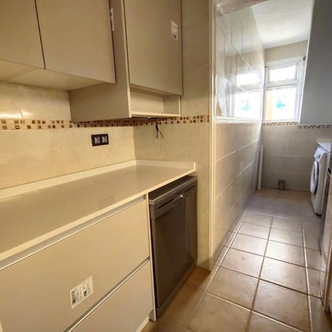 2 soverom Bungalow til leie i Torrevieja med svømmebasseng - € 900 (Ref: 9403289)