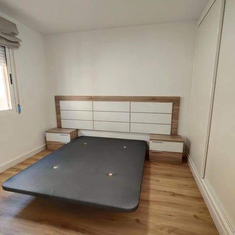 2 soverom Bungalow til leie i Torrevieja med svømmebasseng - € 900 (Ref: 9403289)