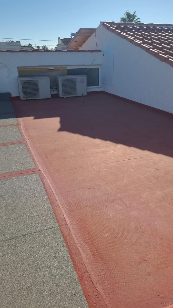 Chalet de 3 habitaciones en San Luis en venta con piscina garaje - 349.900 € (Ref: 9419608)