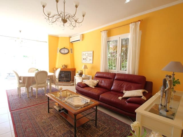 Chalet de 3 habitaciones en San Luis, Torrevieja en venta con piscina garaje - 349.900 € (Ref: 9419608)