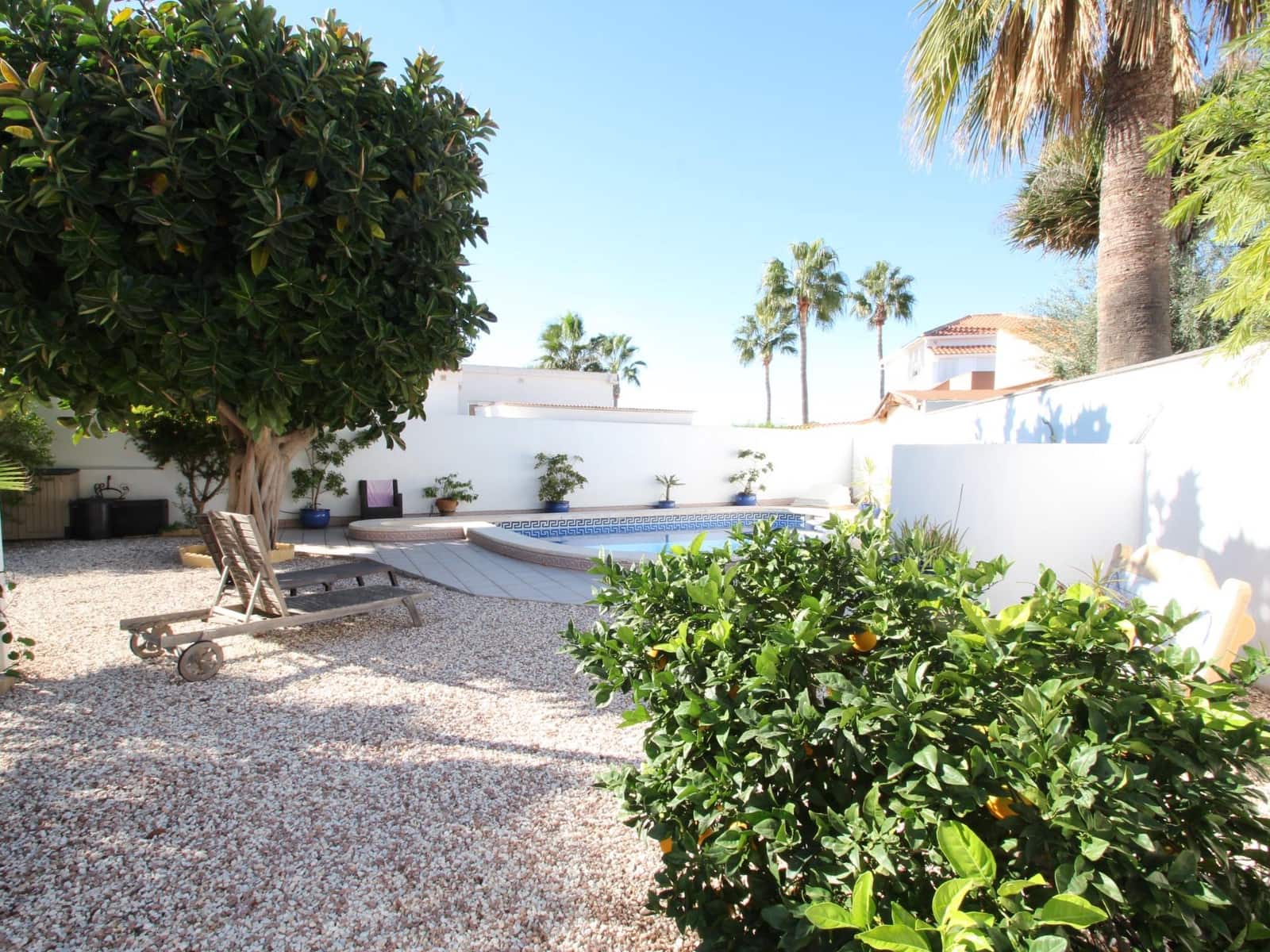 Chalet de 3 habitaciones en San Luis en venta con piscina garaje - 349.900 € (Ref: 9419608)