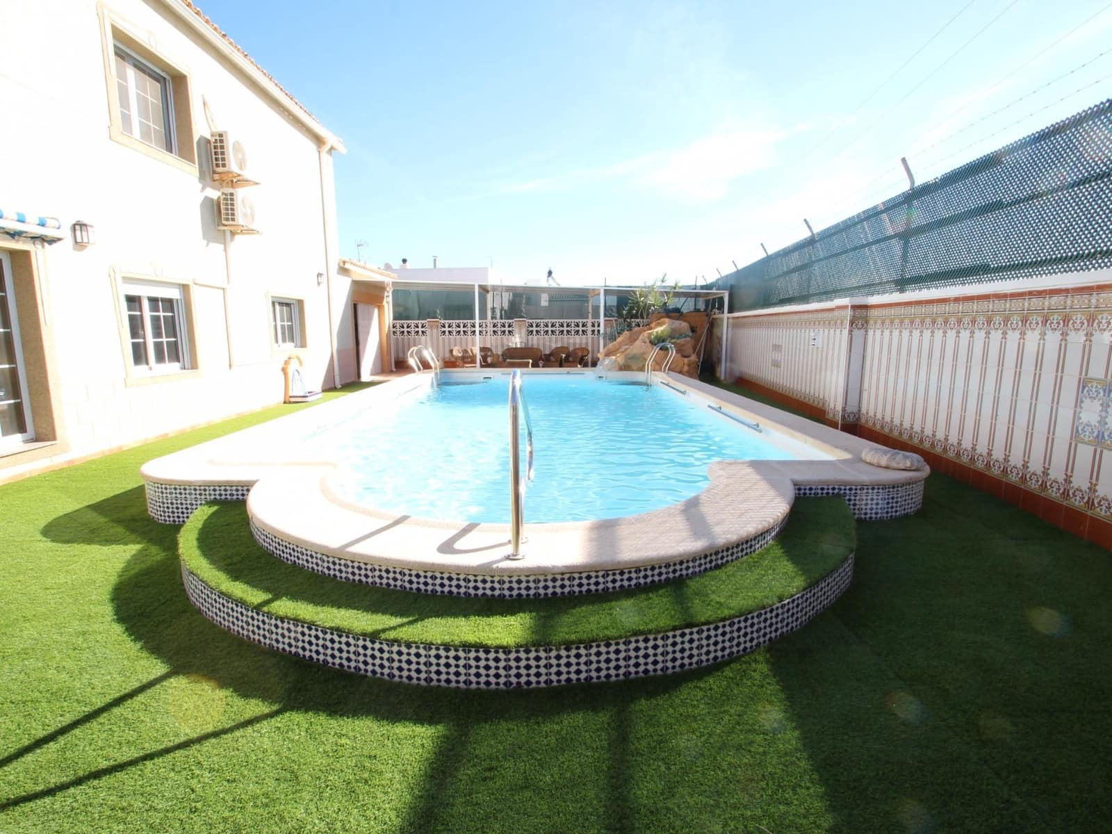 5 chambre Villa/Maison à vendre à El Chaparral avec piscine garage - 688 900 € (Ref: 9422305)