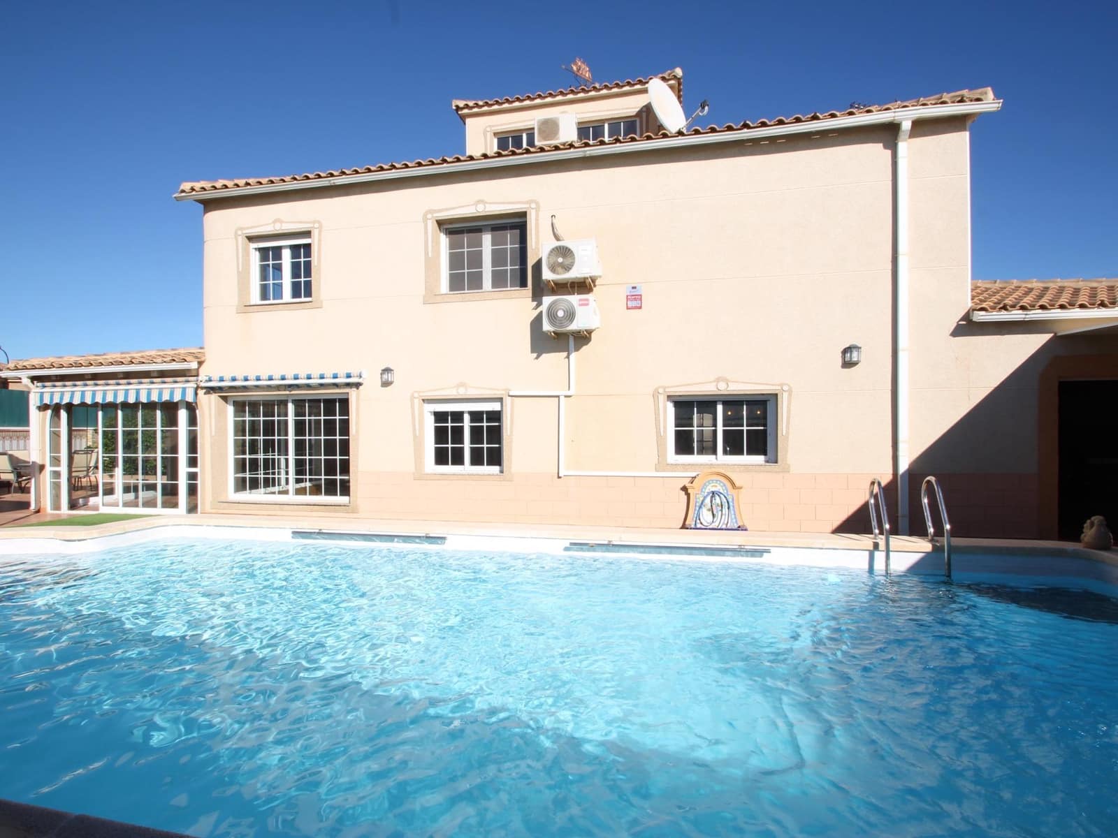 5 chambre Villa/Maison à vendre à El Chaparral avec piscine garage - 688 900 € (Ref: 9422305)