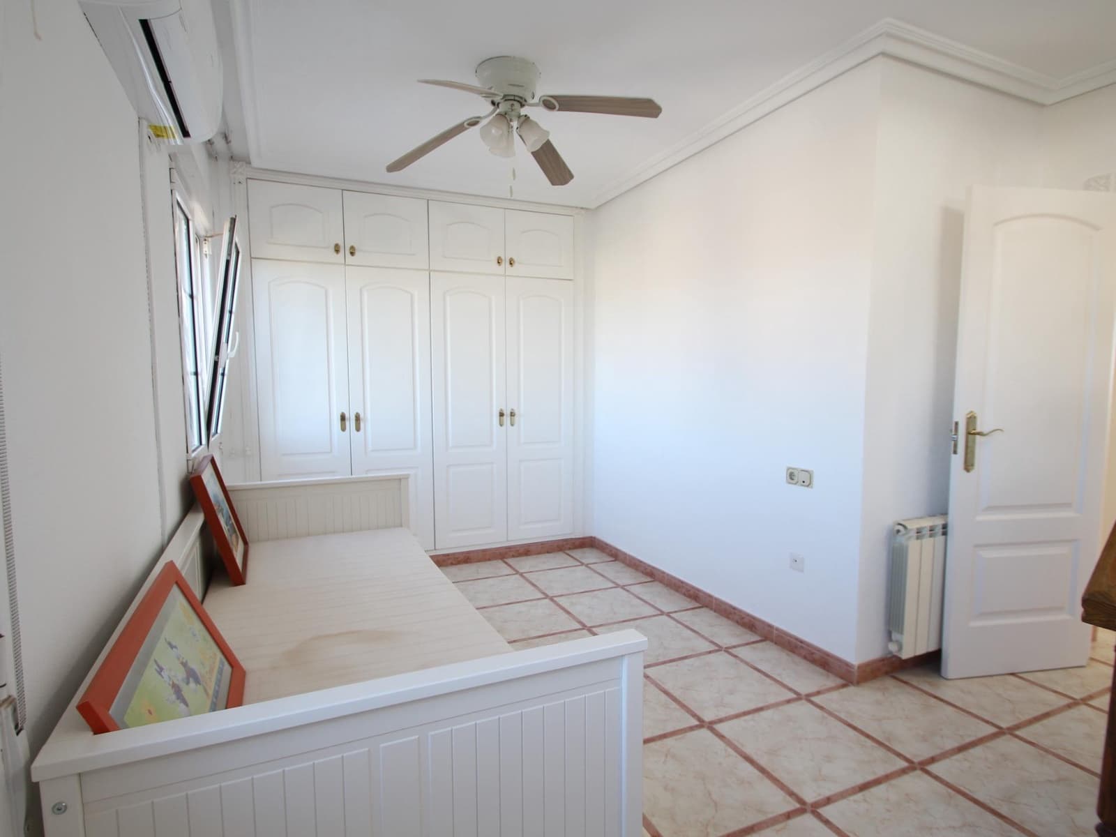 5 chambre Villa/Maison à vendre à El Chaparral avec piscine garage - 688 900 € (Ref: 9422305)