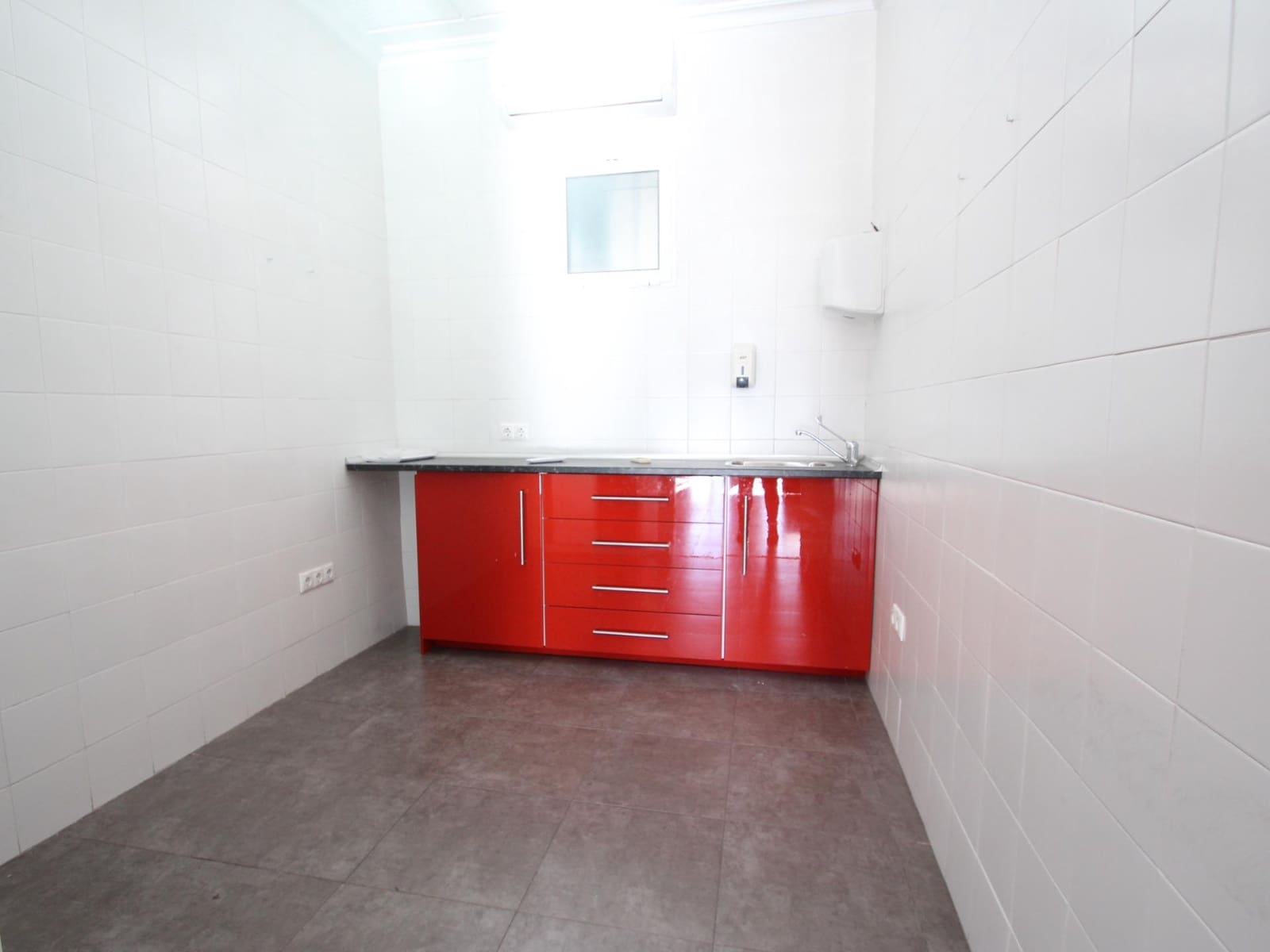 Commerciale da affittare in La Siesta - 1.000 € (Rif: 9543839)