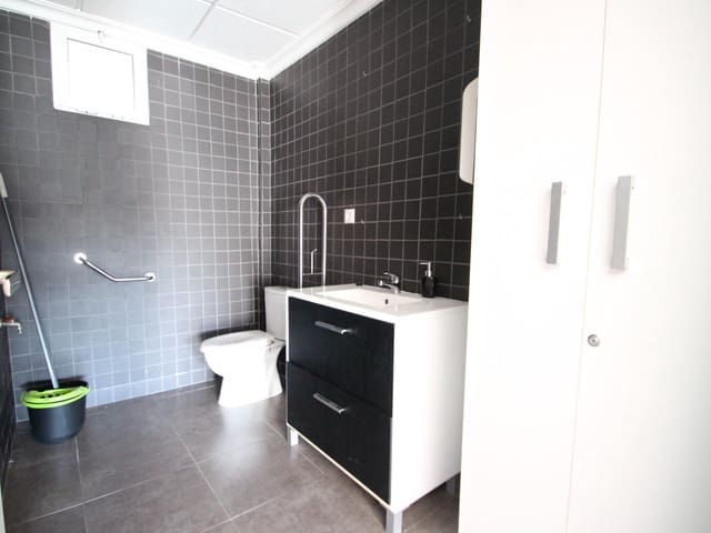 Commerciale da affittare in La Siesta, Torrevieja - 1.000 € (Rif: 9543839)