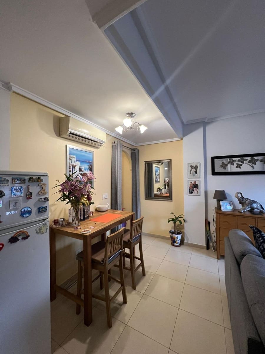 Apartamento de 2 habitaciones en Los Montesinos en venta - 119.900 € (Ref: 9571393)