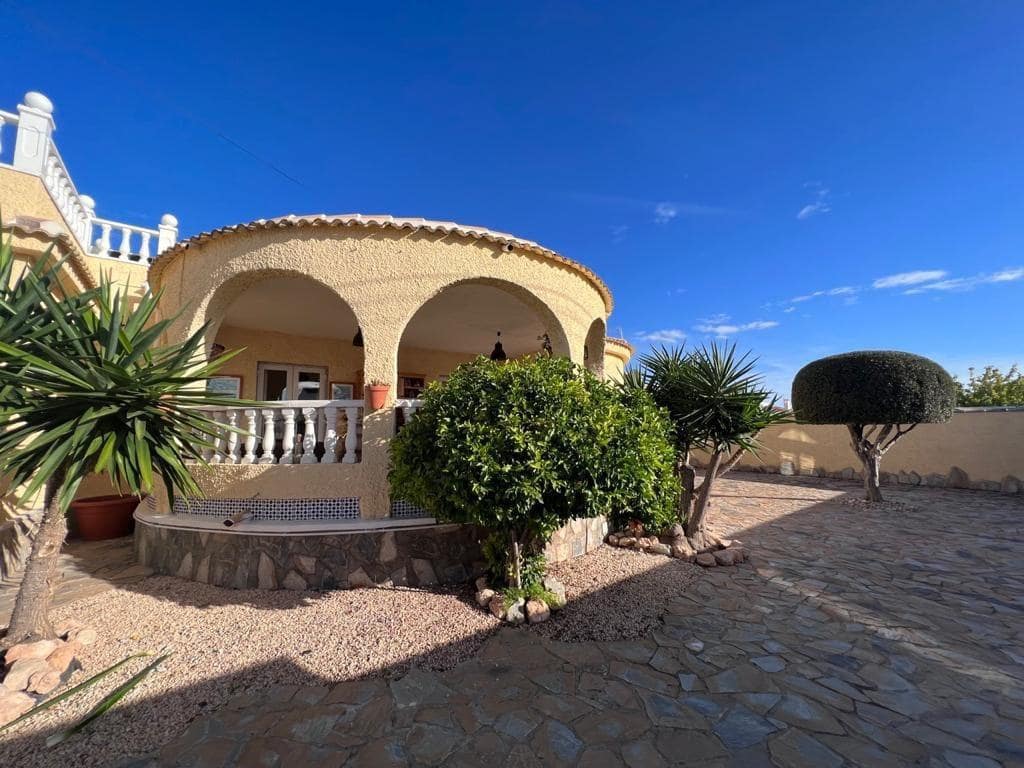 3 soverom Villa til salgs i Torrevieja med svømmebasseng - € 519 000 (Ref: 9591554)