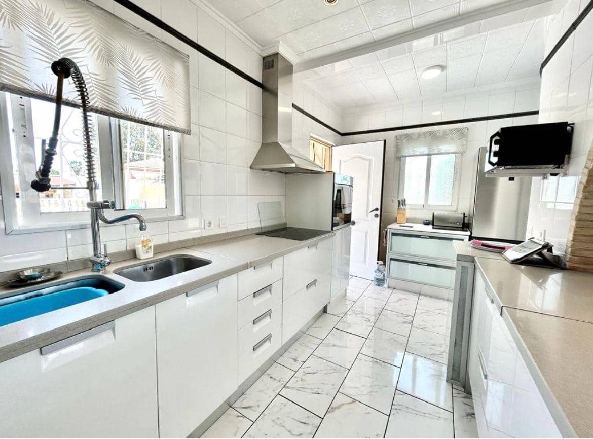 3 soverom Villa til salgs i Torrevieja med svømmebasseng - € 519 000 (Ref: 9591554)