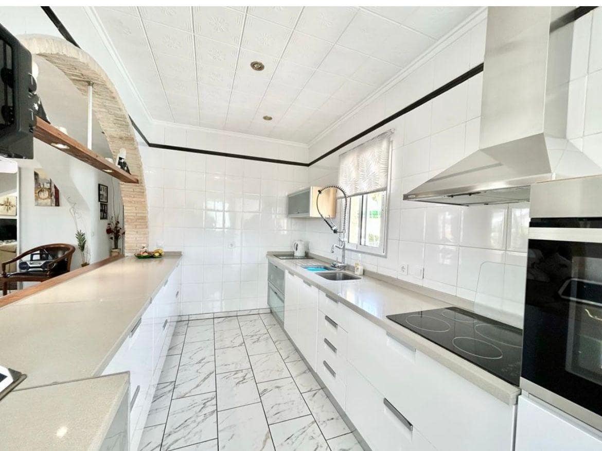 3 soverom Villa til salgs i Torrevieja med svømmebasseng - € 519 000 (Ref: 9591554)