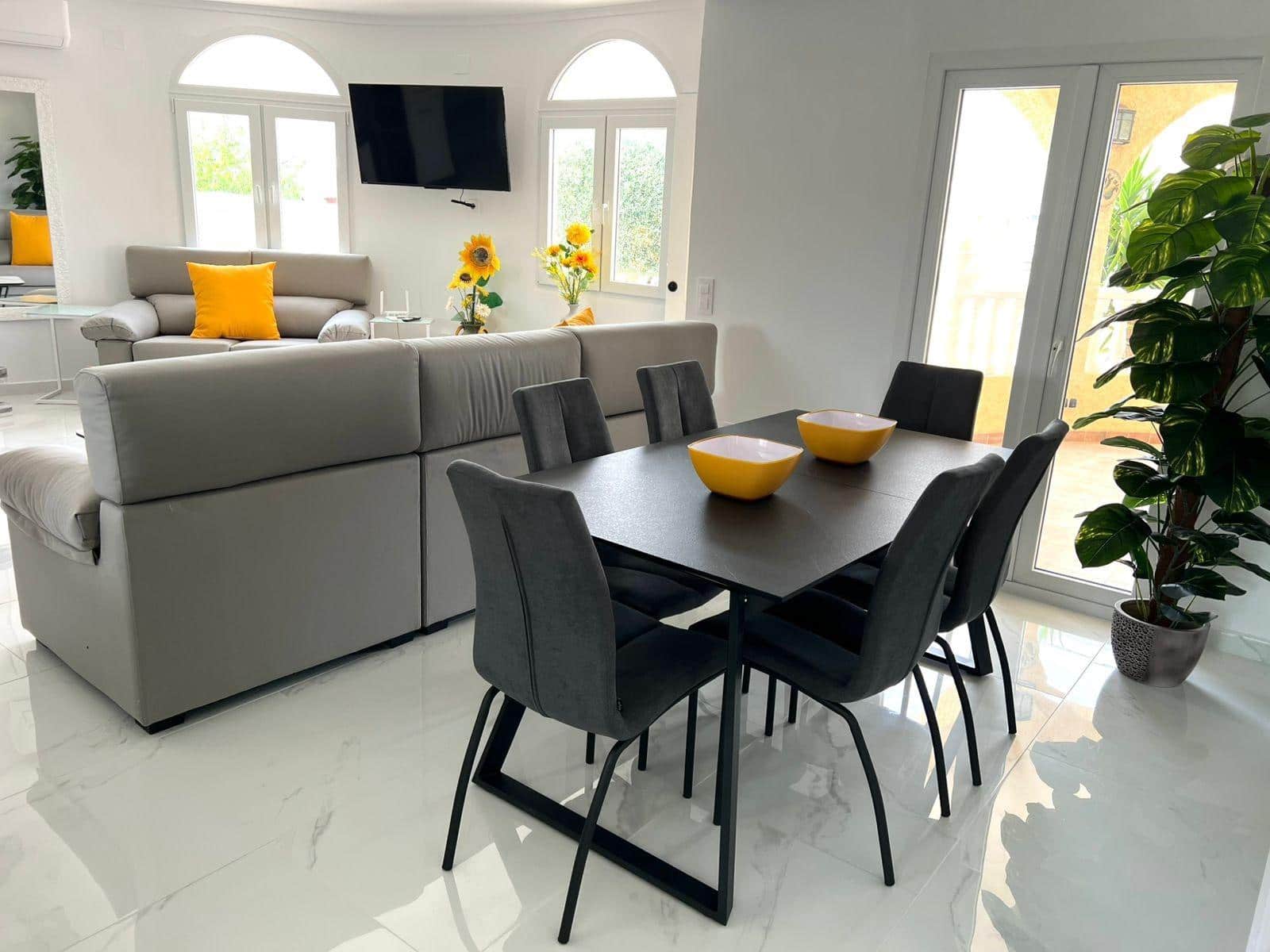 3 soverom Villa til salgs i Torrevieja med svømmebasseng - € 519 000 (Ref: 9591554)