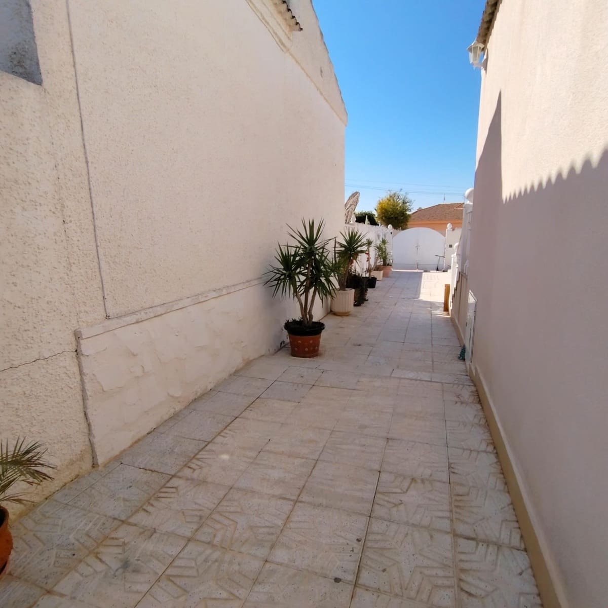 2 bedroom Villa for sale in Torrevieja with pool - € 299,900 (Ref: 9627810)