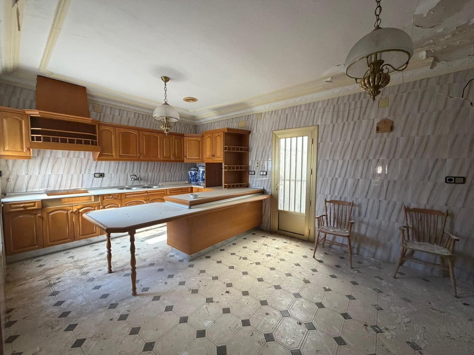 4 bedroom Townhouse for sale in Dolores with garage - € 149,900 (Ref: 9627815)