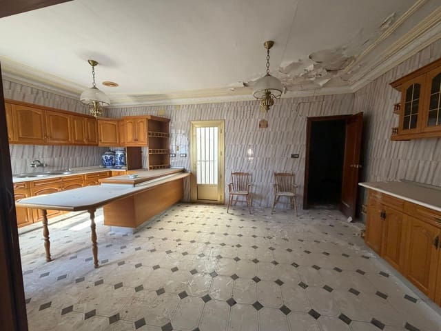 4 bedroom Townhouse for sale in Dolores with garage - € 149,900 (Ref: 9627815)