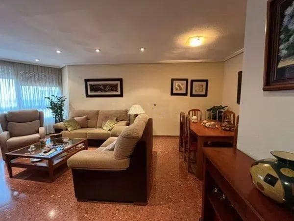 4 Zimmer Apartment zu verkaufen in Elche / Elx mit Garage - 250.000 € (Ref: 9720201)