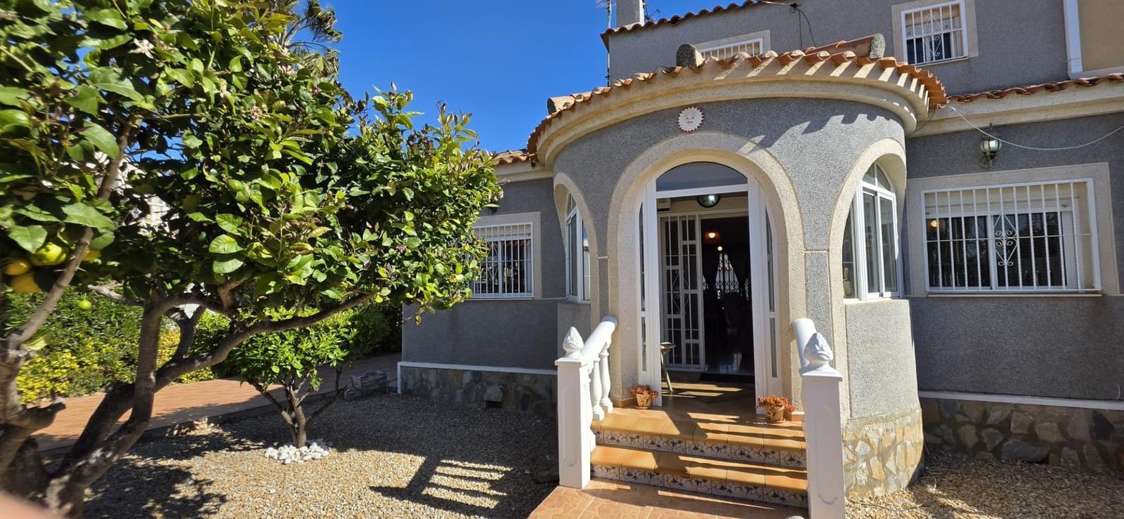 3 soverom Villa til salgs i Torrevieja med svømmebasseng - € 320 000 (Ref: 9741903)