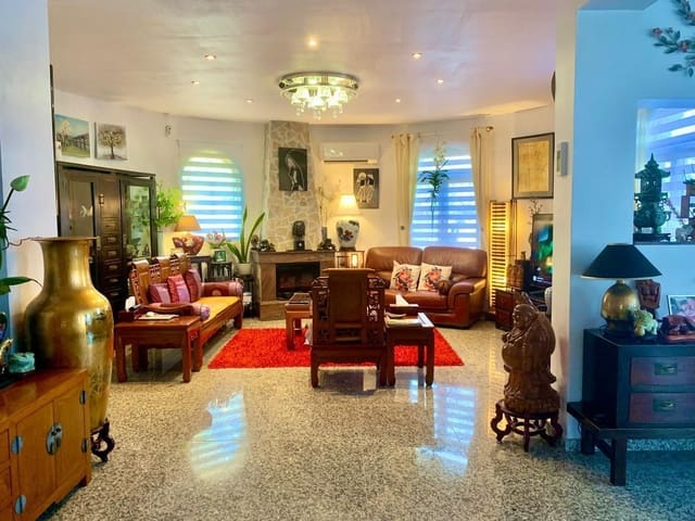 4 soverom Villa til salgs i San Luis, Torrevieja med svømmebasseng - € 499 900 (Ref: 9755925)