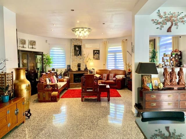 4 soverom Villa til salgs i San Luis, Torrevieja med svømmebasseng - € 499 900 (Ref: 9755925)