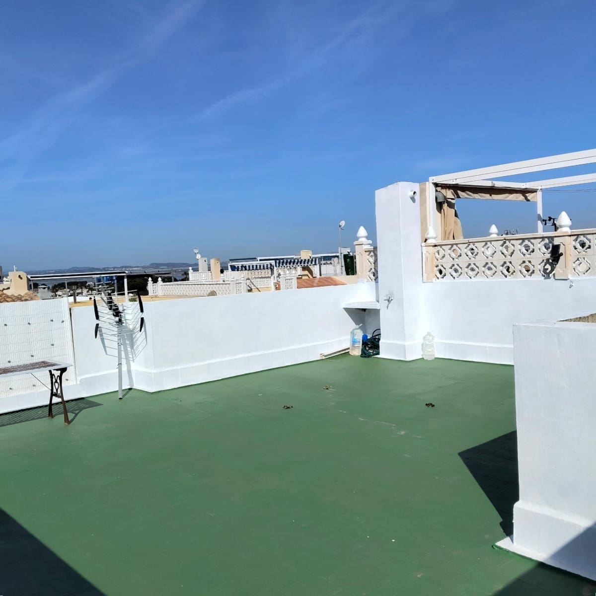 2 Zimmer Bungalow zu vermieten in El Chaparral mit Pool - 600 € (Ref: 9791258)